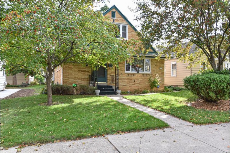 3600 S Pine Ave 3602 Milwaukee, WI 53207-3434 by Shorewest Realtors - South Metro $263,000