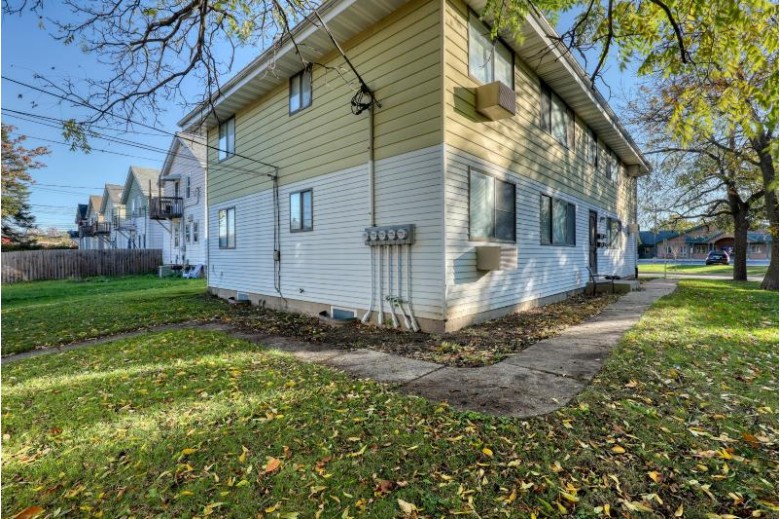 857 S 73rd St West Allis, WI 53214-3148 by Re/Max Service First Llc $275,000