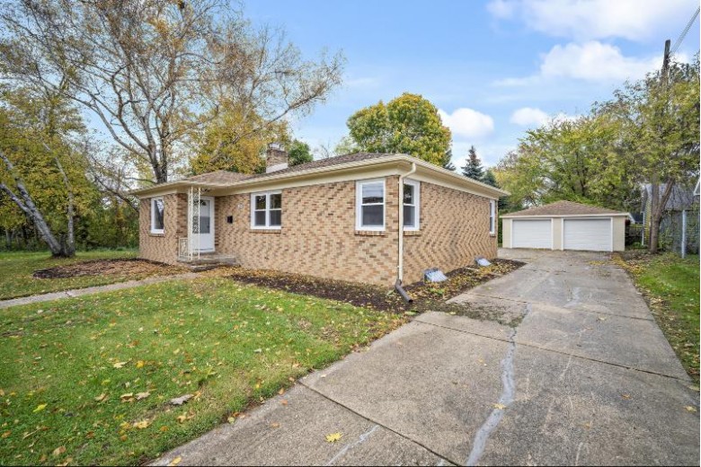 605 Chicago St Racine, WI 53405-2635 by Coldwell Banker Realty -Racine/Kenosha Office $219,900