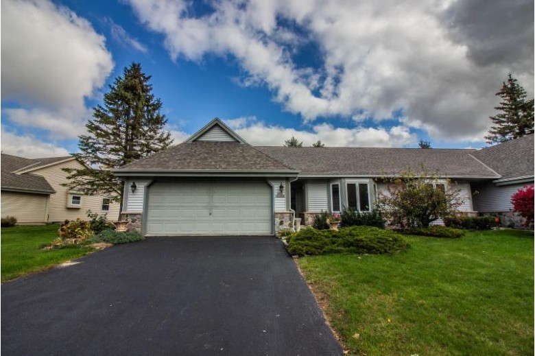 W151N11698 Valley Ct E Germantown, WI 53022-2731 by Redefined Realty Advisors Llc $274,900