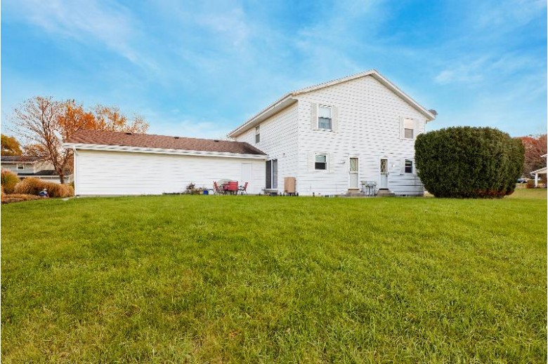 699 Cardiff  Dr 700 Hartland, WI 53029-2511 by M3 Realty $359,900