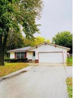 W274 Hillendale Dr, Oconomowoc, WI by Coldwell Banker Homesale Realty - Wauwatosa $300,000
