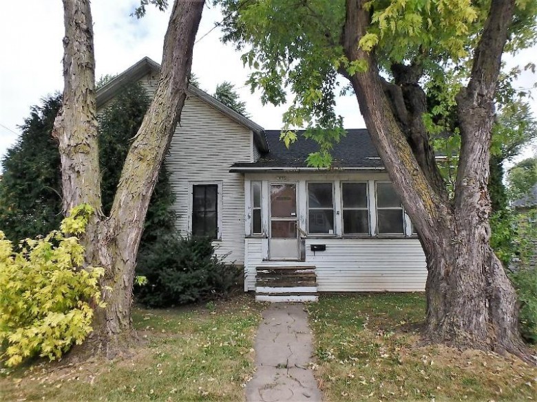 1076 W 9th Street Oshkosh, WI 54902-6202 by Coldwell Banker Real Estate Group $59,900