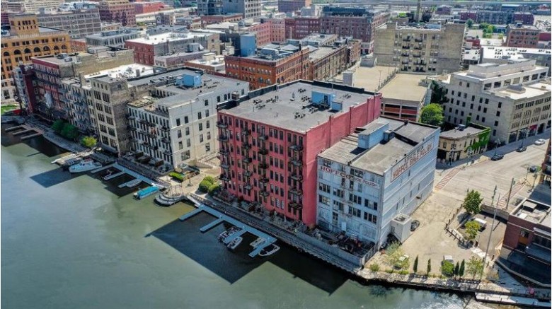 141 N Water St 21 Milwaukee, WI 53202 by The Realty Company, Llc $299,000