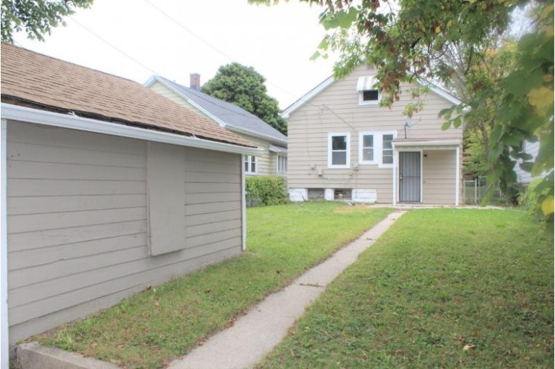 3851 N 14th St, Milwaukee, WI by Shorewest Realtors - South Metro $109,999