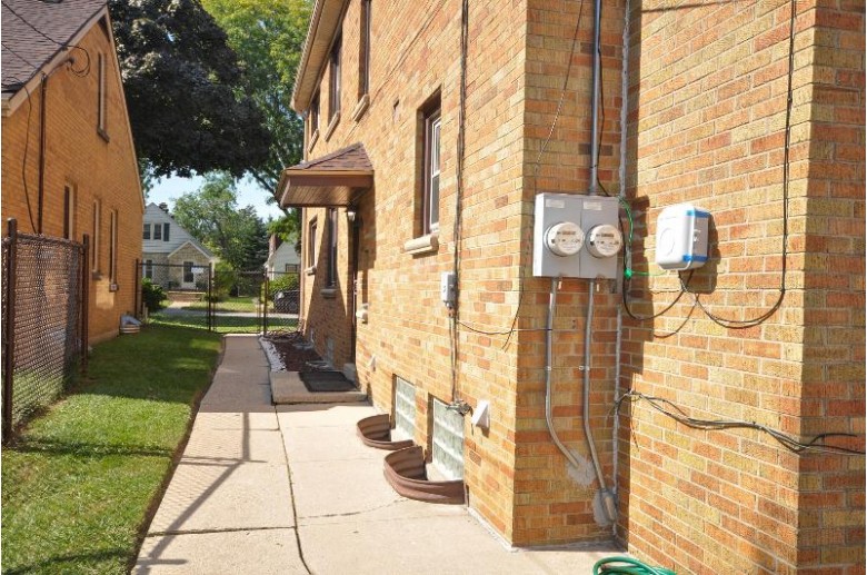3618 N 50th St 3620 Milwaukee, WI 53216-2931 by Exp Realty, Llc~milw $200,000