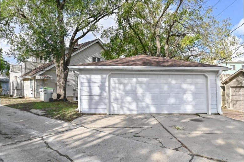 1915 E Rusk Ave 1915A Milwaukee, WI 53207-2557 by Shorewest Realtors, Inc. $269,900