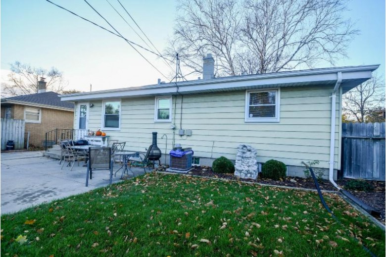 5818 N 81st St Milwaukee, WI 53218-1720 by Coldwell Banker Realty $144,000