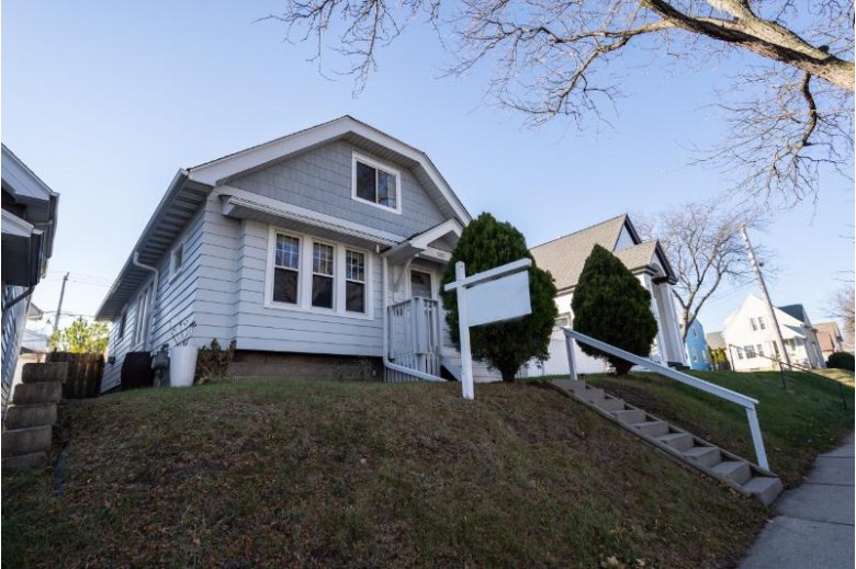 1809 E Rusk Ave Milwaukee, WI 53207-2555 by Shorewest Realtors, Inc. $319,900