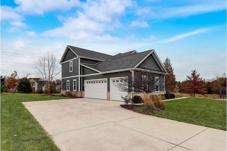 11402 N Oakview Ct Mequon, WI 53092 by Redfin Corporation $774,900