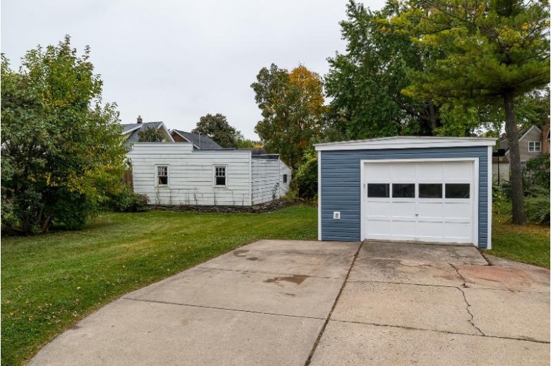 615 W South Park Avenue Oshkosh, WI 54902-6363 by Berkshire Hathaway HS Fox Cities Realty $149,000