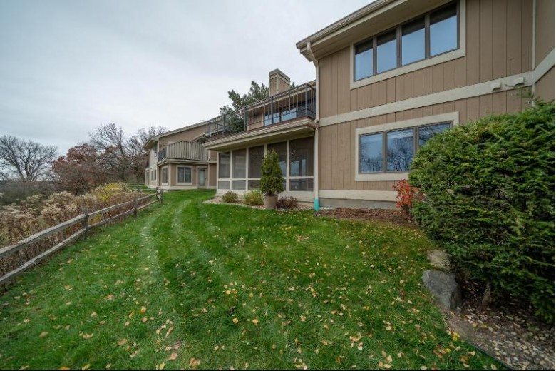 3406 Valley Creek Cir, Middleton, WI by Re/Max Preferred $395,000