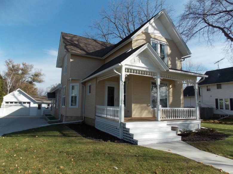 303 Fargo St Lake Mills, WI 53551 by Re/Max Community Realty $365,000
