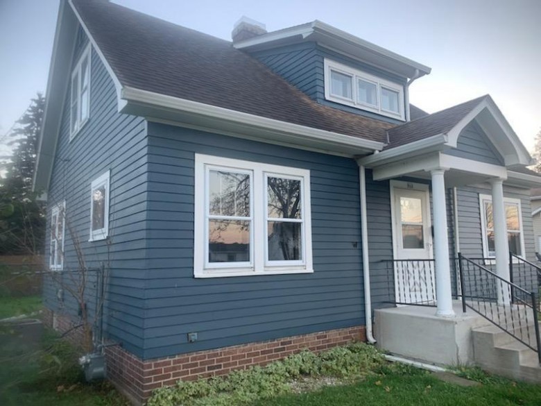 915 W Holmes St, Janesville, WI by Walker Realty Group, Llc $154,900