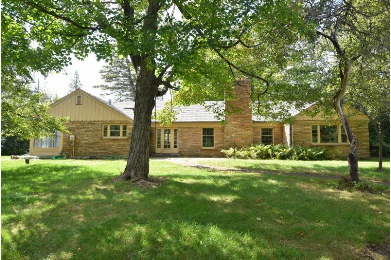 10320 N Range Line Rd Mequon, WI 53092-5439 by Re/Max Realty Pros~brookfield $625,000