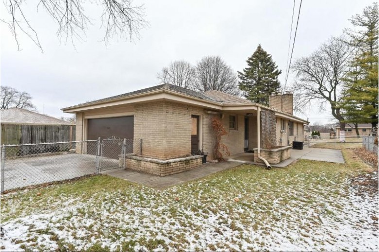 2957 S 93rd St West Allis, WI 53227-3605 by Realty Experts $282,900
