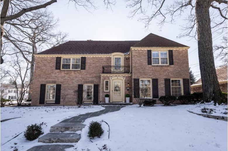 1825 E Cumberland Blvd, Whitefish Bay, WI by Mahler Sotheby'S International Realty $699,900