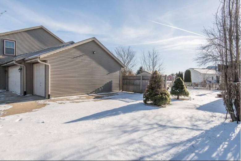 105 Field Dr Eagle, WI 53119 by Premier Point Realty Llc $349,900