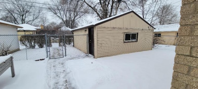3845 N 77th St Milwaukee, WI 53222 by Realty Executives - Integrity $105,000