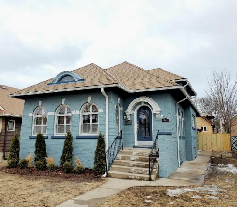 4028 N 16th St Milwaukee, WI 53209-6913 by Re/Max Lakeside-Capitol $199,900