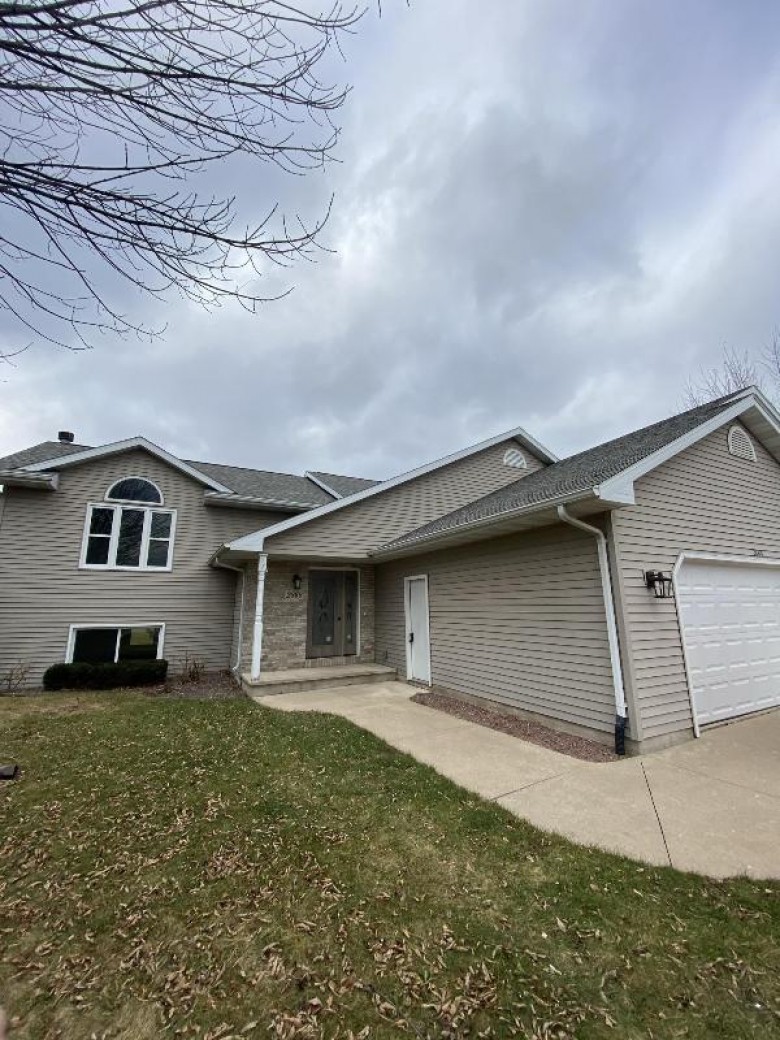 2868 Colleen Court, Oshkosh, WI by RE/MAX 24/7 Real Estate, LLC $289,900
