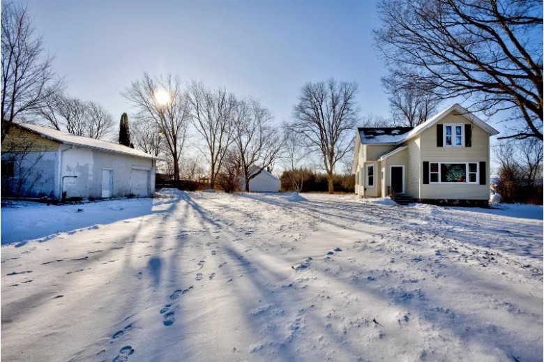 5401 County Rd K Oshkosh, WI 54904 by RE/MAX 24/7 Real Estate, LLC $249,900