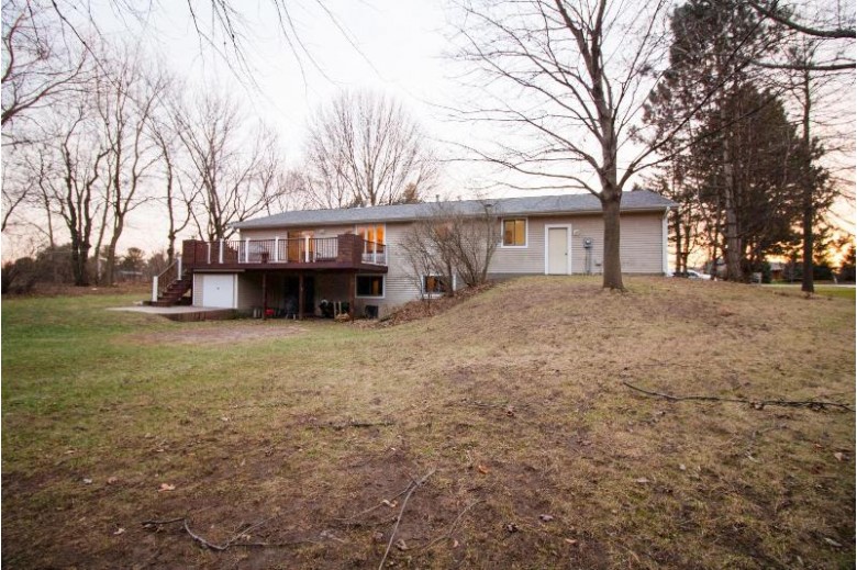 8692 Airport Rd, Middleton, WI by The Mcgrady Group, Llc $449,000