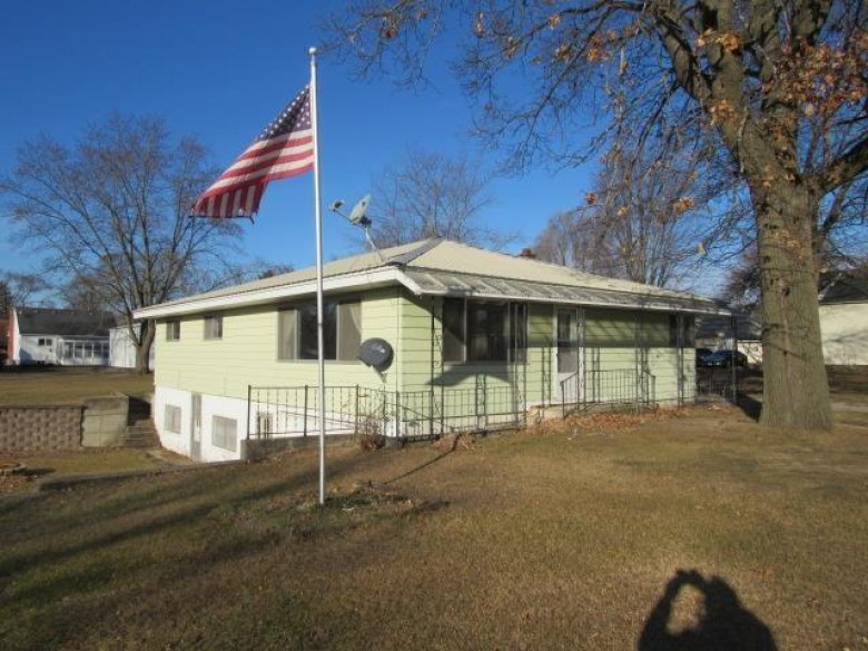 115 Washington St Pardeeville, WI 53954 by United Country Midwest Lifestyle Properties $229,900