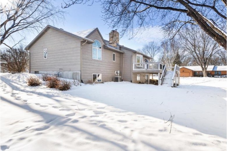 516 Woodvale Dr DeForest, WI 53532 by Lauer Realty Group, Inc. $395,000
