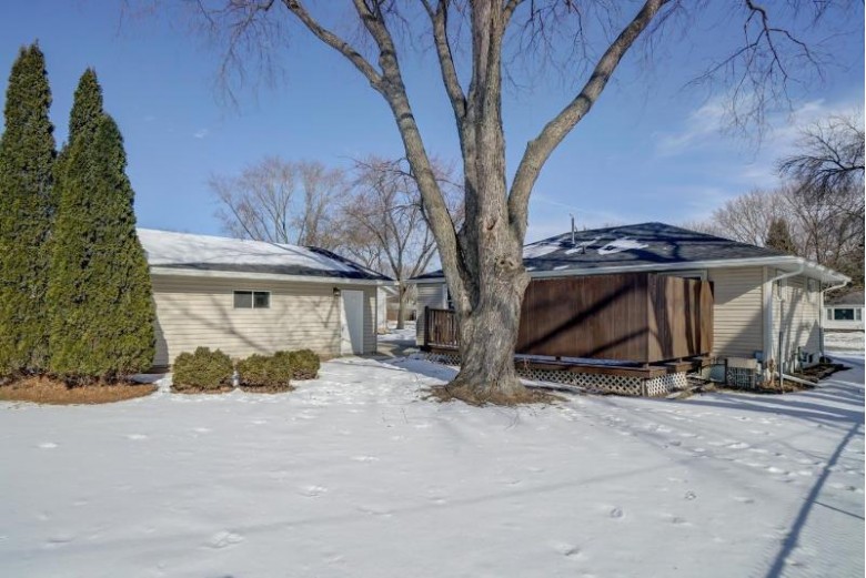 1118 Acewood Blvd Madison, WI 53716 by Realty Executives Cooper Spransy $325,000