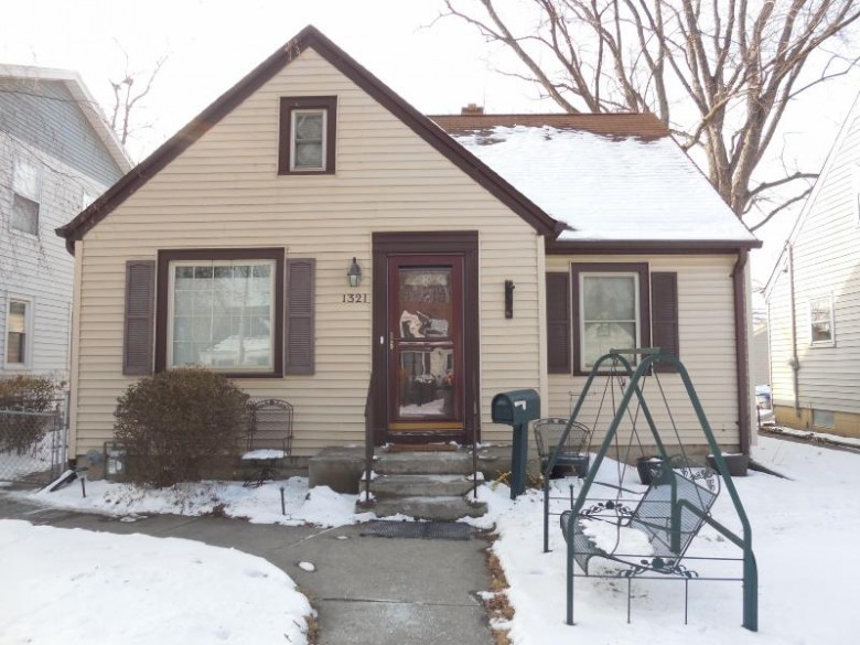 1321 S 115th St West Allis, WI 53214-2252 by Re/Max Realty Pros~milwaukee $249,000