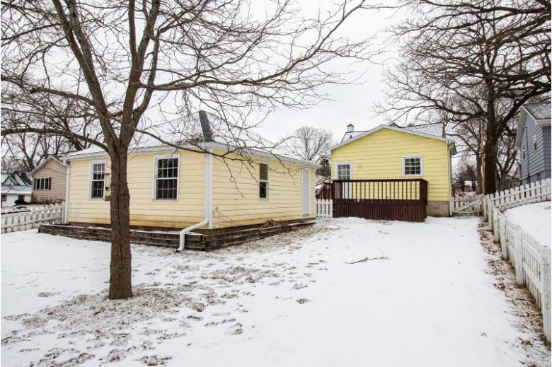 908 Western Ave Waukesha, WI 53188-2813 by First Weber Real Estate $224,900