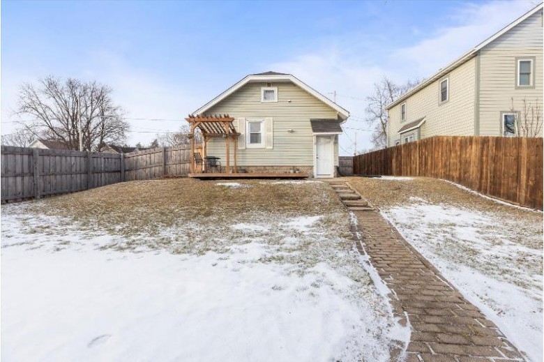 1203 Beechwood Ave Waukesha, WI 53186 by Realty Executives Southeast $179,000