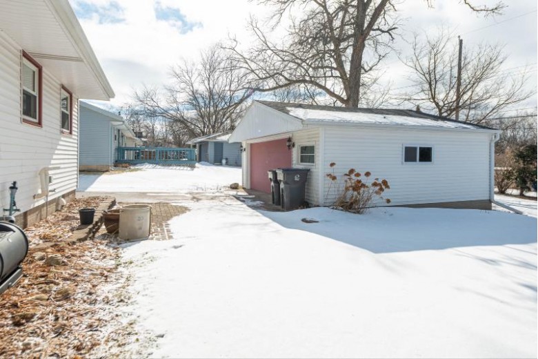 211 Merton Ave Hartland, WI 53029-1812 by Keller Williams Realty-Lake Country $274,900