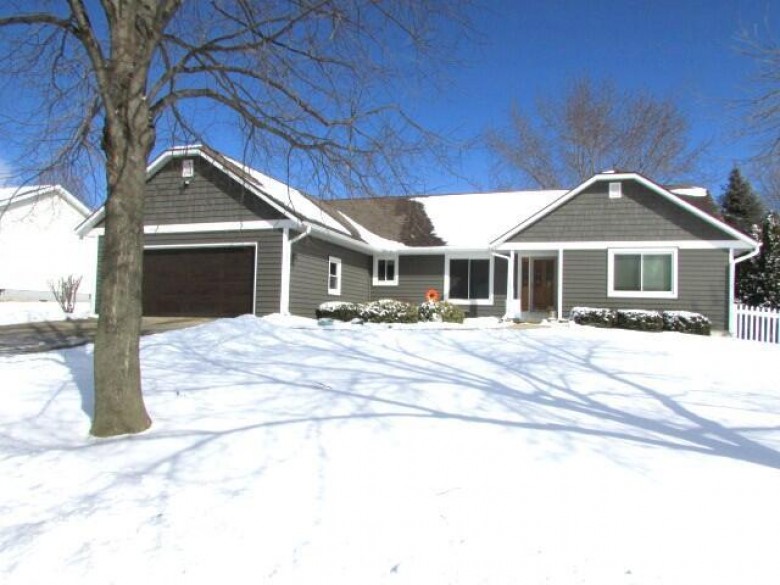 1224 Sioux Trl Fort Atkinson, WI 53538 by Re/Max Preferred~ft. Atkinson $370,000