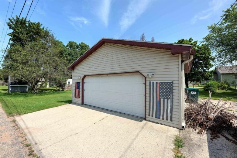 512 Laing Street Redgranite, WI 54970-9566 by First Weber Real Estate $124,900