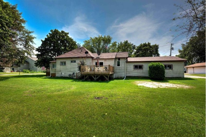 512 Laing Street Redgranite, WI 54970-9566 by First Weber Real Estate $124,900