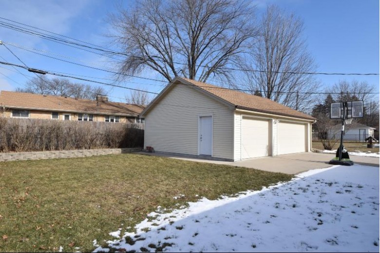 7324 W Bennett Ave West Allis, WI 53219 by Homeowners Concept $239,900