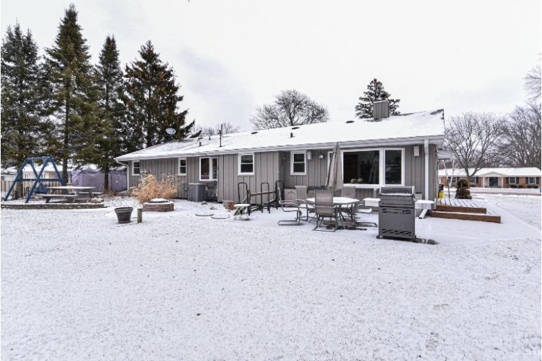 4885 S Langlade Dr, New Berlin, WI by Realty Executives - Elite $349,900