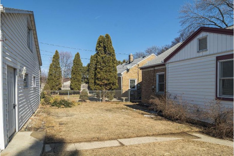 3529 S Taylor Ave, Milwaukee, WI by Ogden & Company, Inc. $262,900