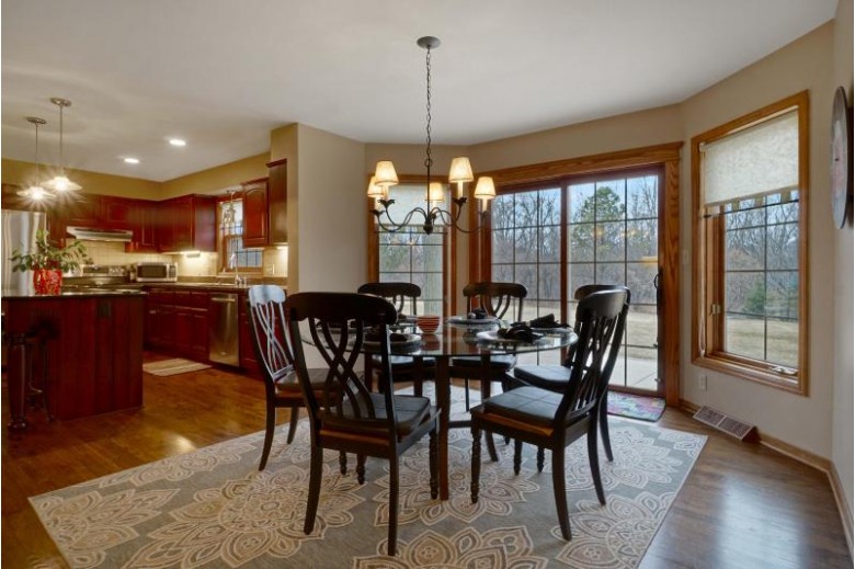 11713 N River Ridge Dr Mequon, WI 53092 by Lake Country Flat Fee $769,900