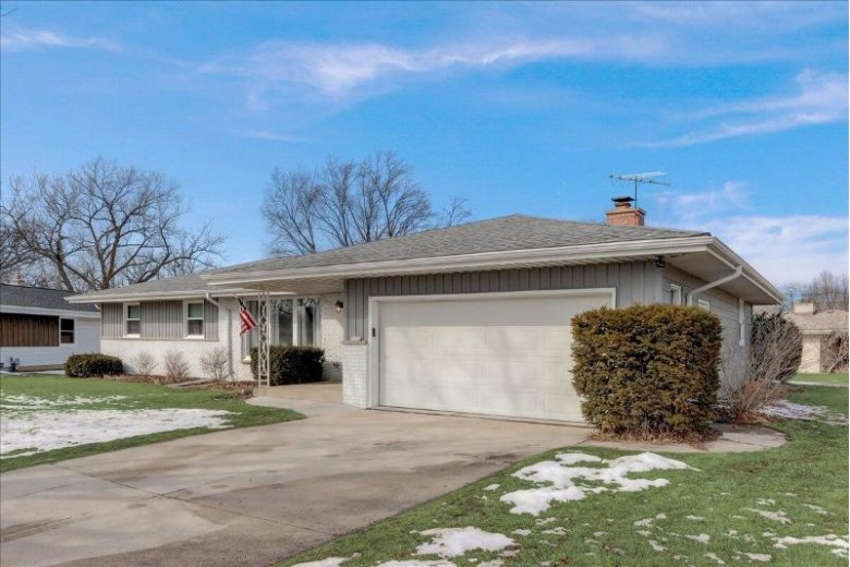 5452 Lory Dr Greendale, WI 53129-1957 by Re/Max Realty Pros~hales Corners $299,900