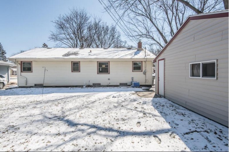 3710 W Parnell Ave, Milwaukee, WI by Benefit Realty $275,000