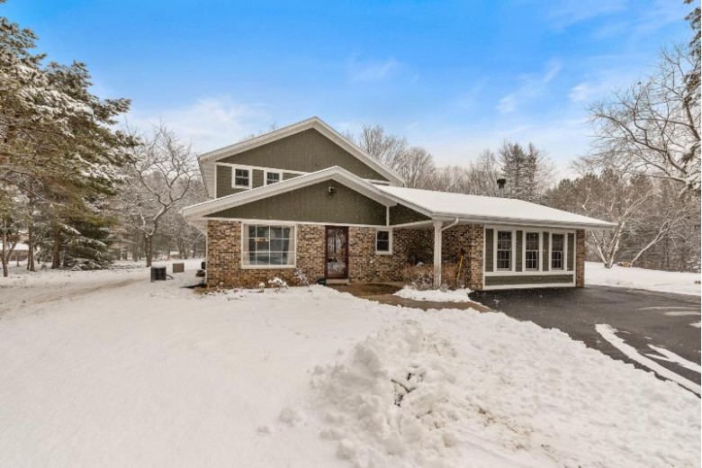 1422 Evergreen Dr West Bend, WI 53095-9507 by Coldwell Banker Realty $500,000