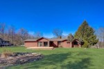 8309 Eagle Ln Waterford, WI 53185-1183 by Midwest Homes $389,900