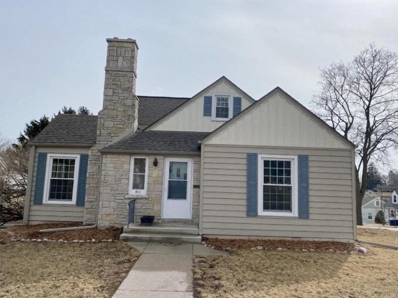841 W Lincoln Ave Port Washington, WI 53074 by Berkshire Hathaway Homeservices Metro Realty $289,900