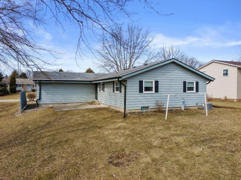 6260 S 41st St Greenfield, WI 53221-4531 by Keller Williams Realty-Milwaukee Southwest $264,900