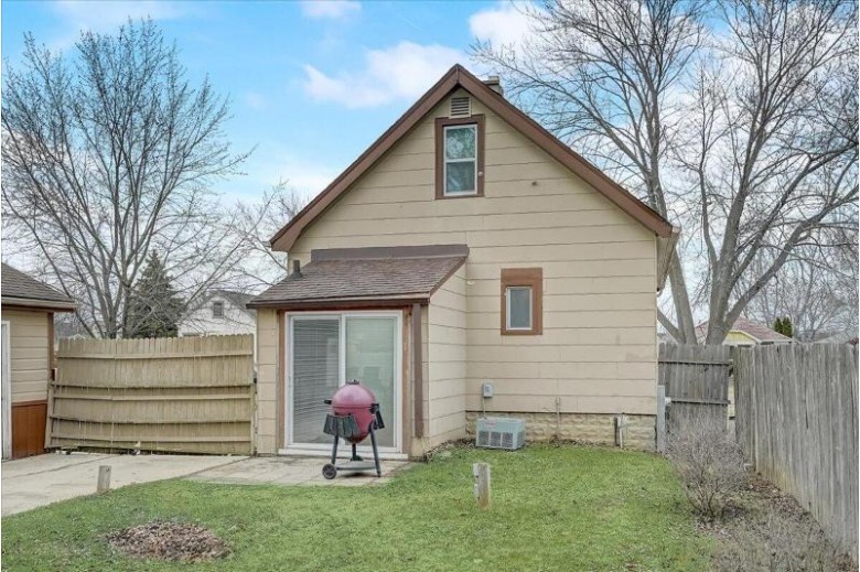 5980 S Phillips St, Greenfield, WI by Real Broker Llc $224,900