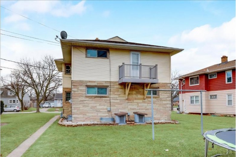 3964 S 52nd St 3966 Milwaukee, WI 53220-2606 by Keller Williams-Mns Wauwatosa $275,000