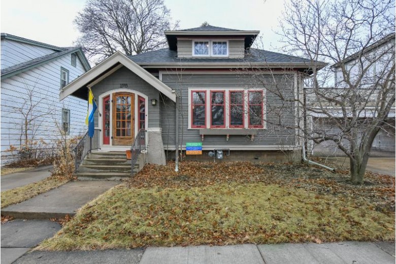 1543 N 49th St Milwaukee, WI 53208-1152 by Re/Max Realty Pros~milwaukee $269,900